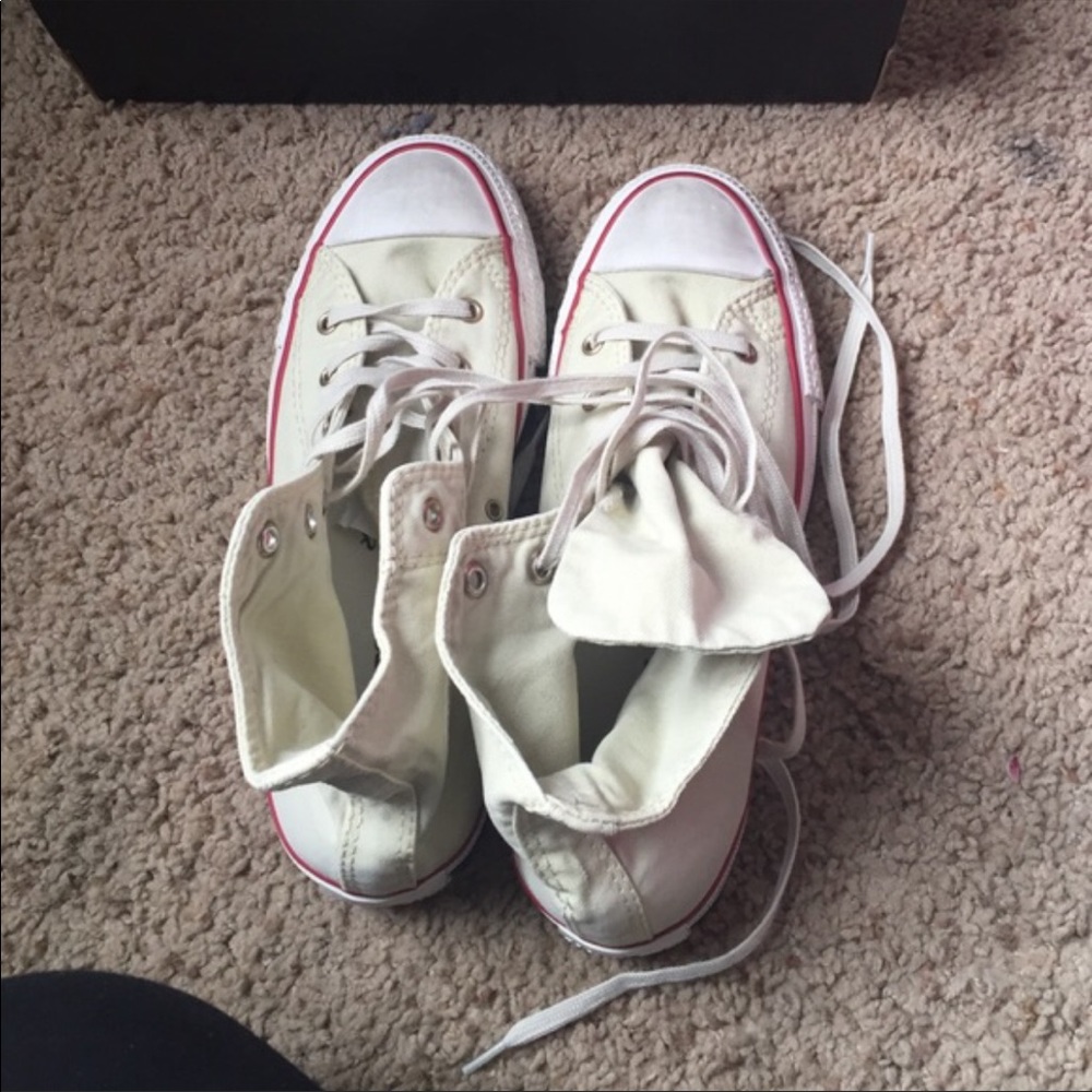 Brand new converse!  These shoes are a size 5 for men and a size 7 for women.